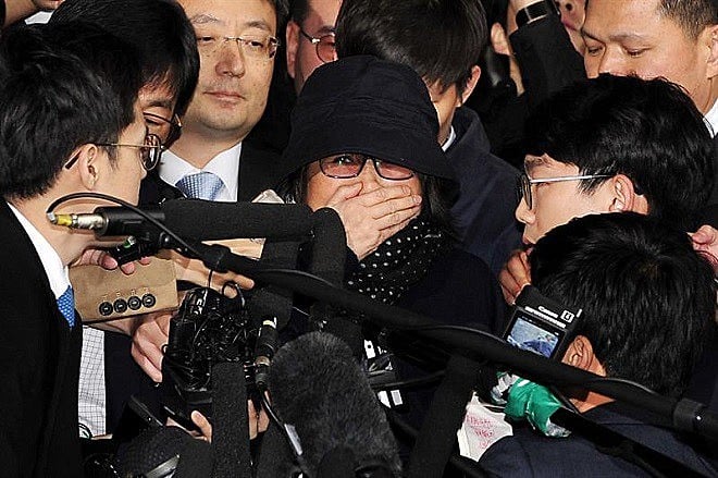 Choi Soon-sil, acusada de corrupção e nepotismo, prestou depoimento nesta segunda