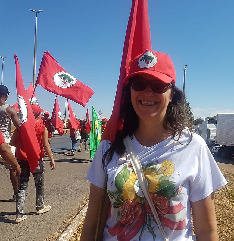 Renata integra o setor de formação do Movimento dos Trabalhadores Rurais Sem Terra (MST)