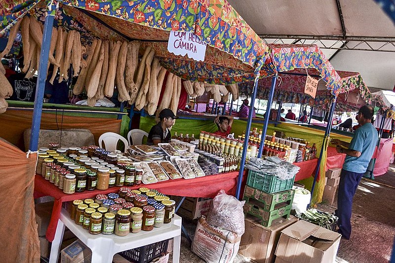 Feira reúne agricultores e promove agricultura familiar