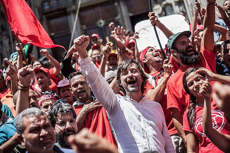 O deputado do Podemos, o espanhol Rafael Mayoral, participou do ato em São Paulo, na Praça da Sé