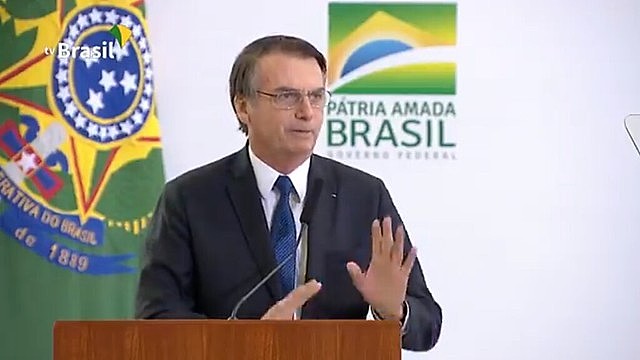 25 por ciento de los encuestados opina que Bolsonaro no se comporta como debería hacerlo un presidente
