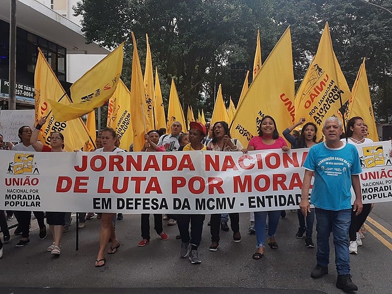 Manifestantes em São Paulo, onde 3 mil manifestantes ocuparam a Avenida Paulista