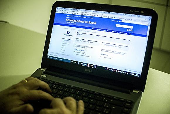 O contribuinte pode baixar o programa para preparar a declaração pelo computador ou celular