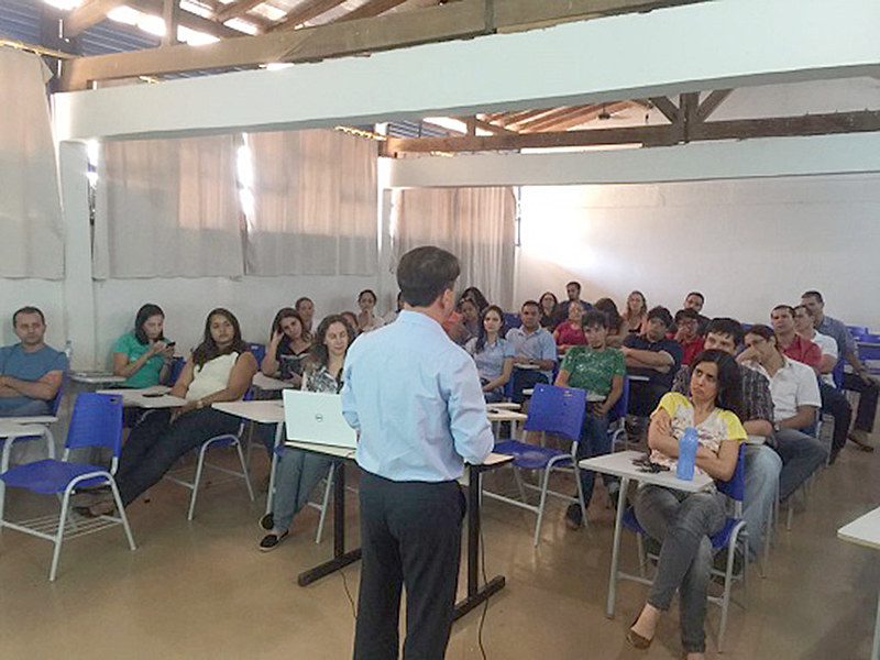 Comunidade acadêmica discute realidade da Universidade
