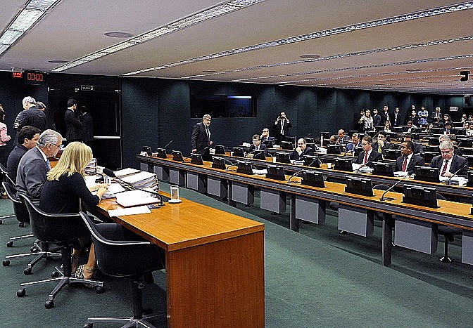 A proposta de Bacelar é a suspensão do mandato de Cunha por três meses