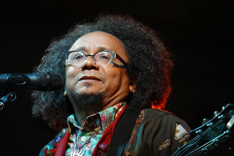 “Acho muito bonito o nosso pensamento trazer poesia e dialética", disse o cantor