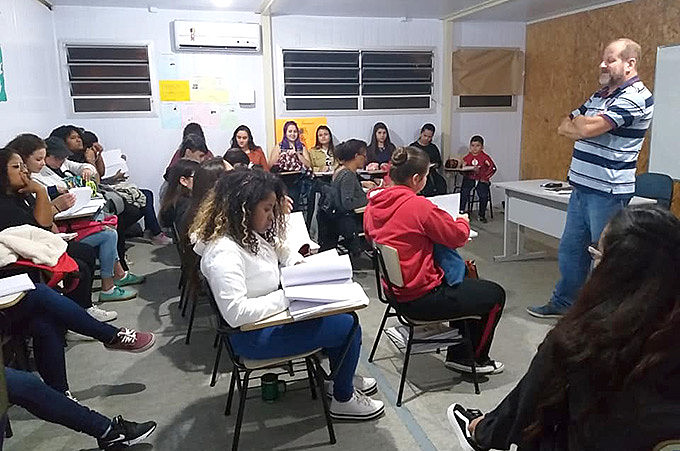 Em um mês de funcionamento, iniciativa busca romper os ciclos de desemprego e vulnerabilidade social na periferia com acesso à educação