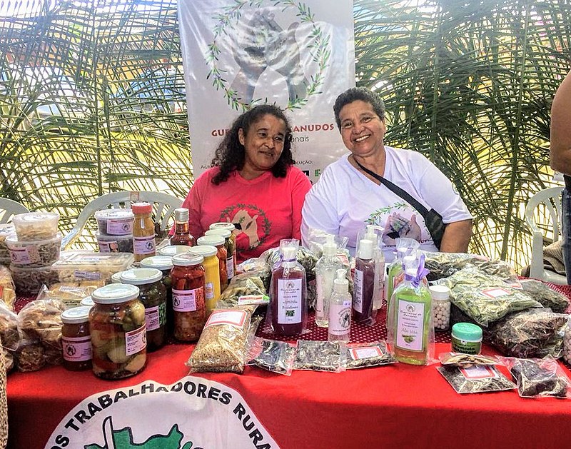Alzira Rodrigues e Leoneide Pereira fazem parte do Guerreiras de Canudos, um grupo de mulheres do assentamento Canudos