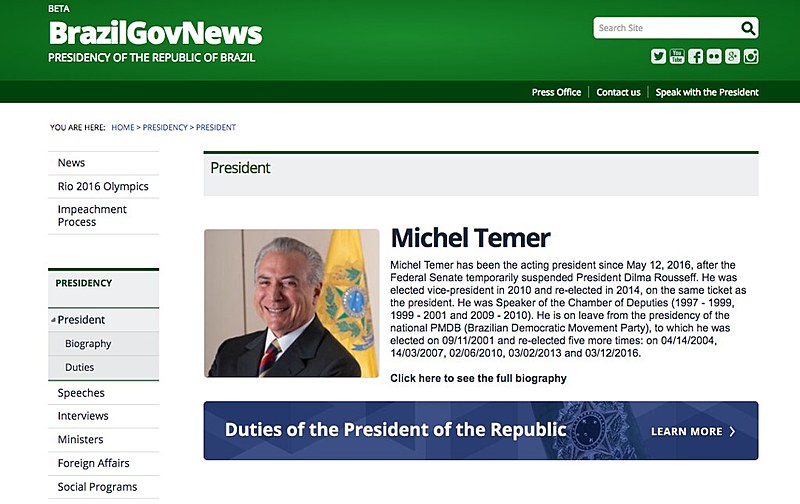 No portal em português, há áreas tanto para Temer quanto para a presidente afastada, com biografias, vídeos, entrevistas, discursos, agendas e notas oficiais