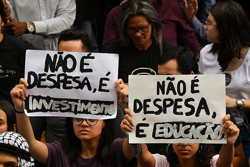 Na quarta-feira (15), quase 1 milhão de estudantes protestaram contra os cortes anunciados pelo MEC em todo o país