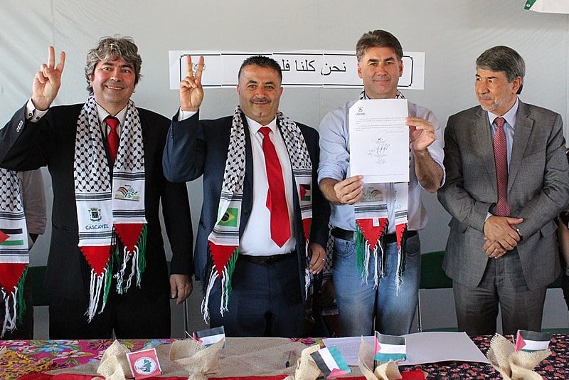 Vereadores de Cascavel assinaram projeto de Lei que torna Cascavel cidade-irmã de Beitunia, na Palestina
