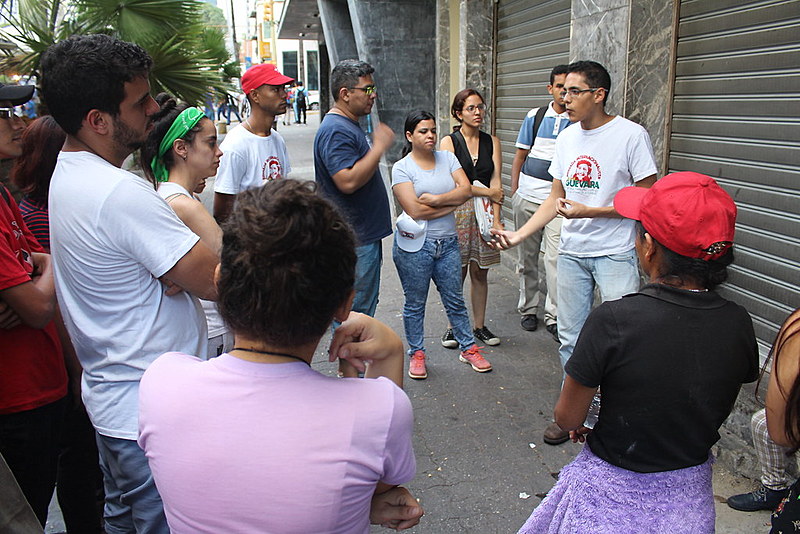 Jesús compartilha história de militância estudantil que levou à conquista de residência para universitários no centro de Caracas