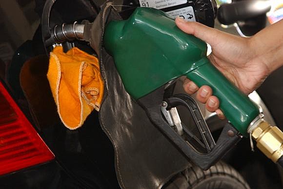 O maior aumento é o da gasolina, cuja incidência tributária salta de R$ 0,38 para R$ 0,79 por litro