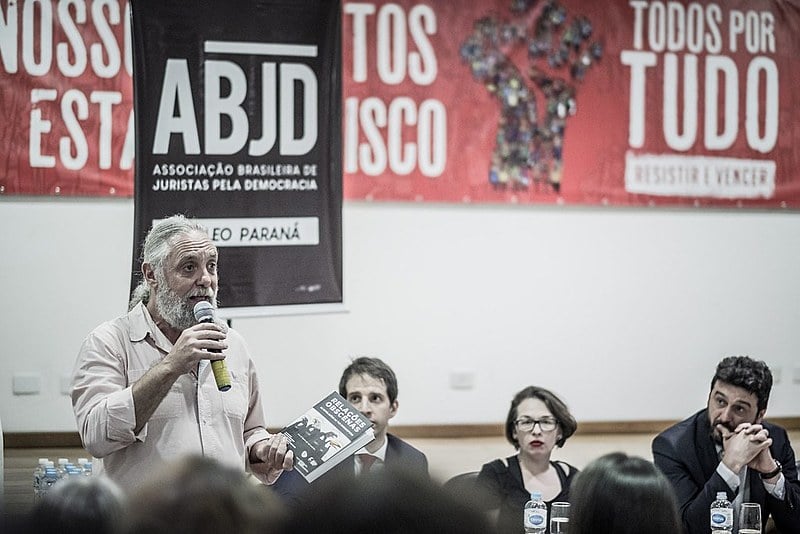 "Como o Deltan, nós tínhamos convicção, mas não tínhamos prova. Agora nós temos provas e ele continua sem", ironiza organizador do livro