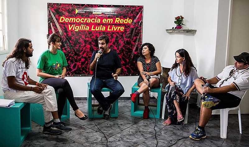Brasil de Fato, Mídia Ninja, Fórum, Outras Palavras, Porém.net, Rede Soberania e Jornalistas Livres se revezam na condução do programa