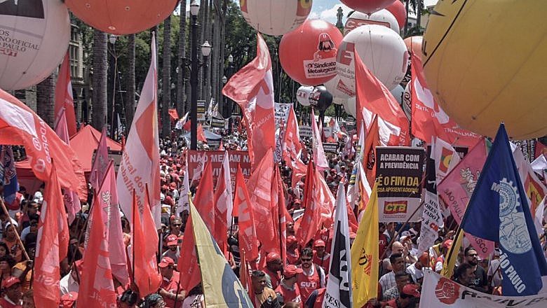 Além da mobilização nas ruas, a central vem tentando provocar a discussão no meio virtual
