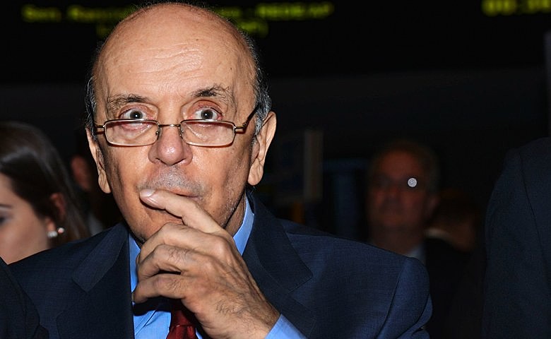 O senador tucano José Serra acusava o autor do livro de usar documentos falsos e atentar contra sua honra
