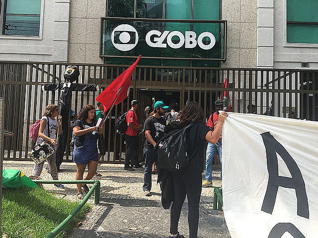 Durante la ocupación, los manifestantes denunciaron que la emisora está implicada en casos de corrupción