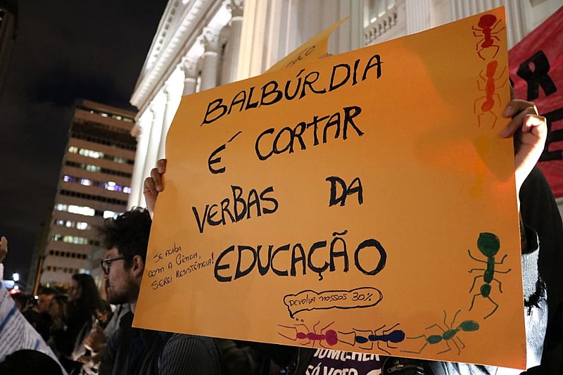 As políticas neoliberais seguem fazendo estrago na educação pública paranaense