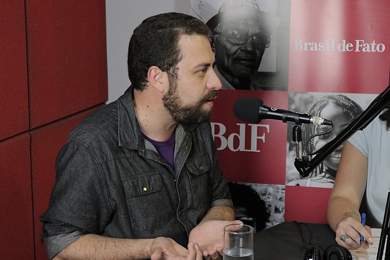 Guilherme Boulos concedeu entrevista exclusiva ao programa No Jardim da Política, da Rádio Brasil de Fato