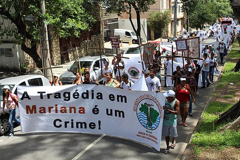 Na chegada à 12ª Vara da Justiça Federal, os manifestantes foram recebidos com grades pela segurança local