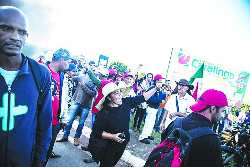 Trabalhadores resistem na luta pela democracia em todo o país