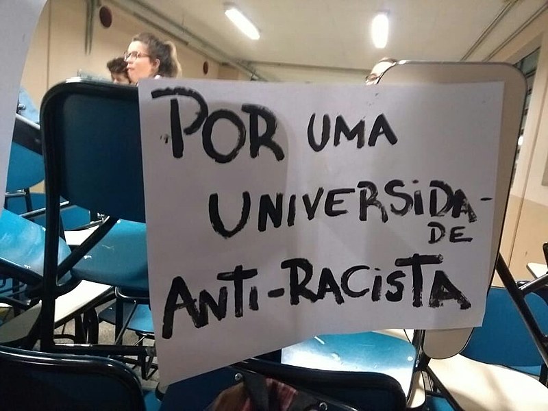 Desde segunda-feira, alunos bloqueiam o corredor das salas onde é ministrado o curso de serviço social na PUC-SP