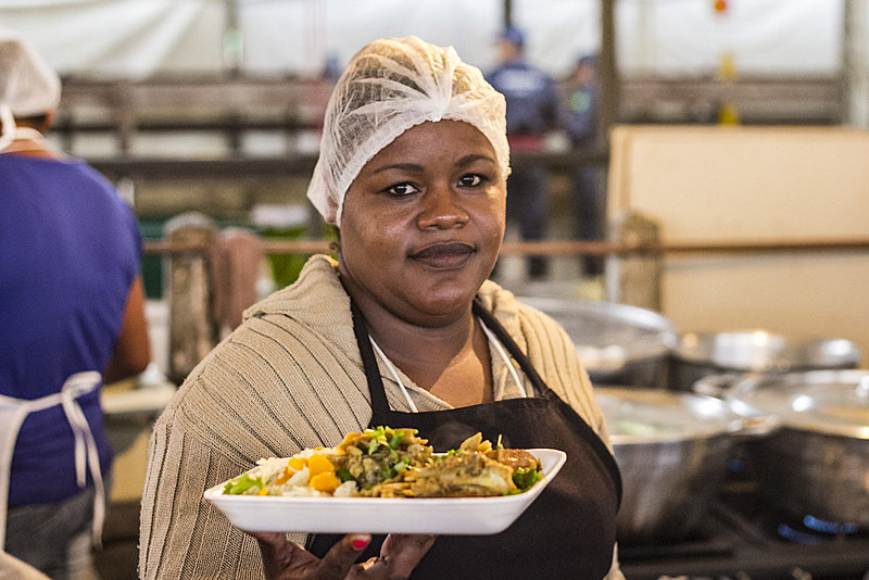 Culinária da Terra, com comidas típicas de 23 estados, está entre as atrações da feira