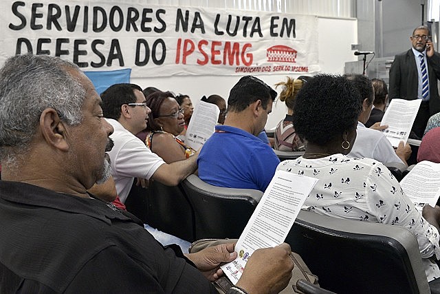 Número de funcionários encontra-se reduzido e a contratação de terceirizados aumentou