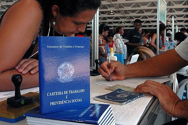 Nuevo contrato debilita el acceso a vacaciones pagadas, a gratificación por vacaciones, al 13º y otros, incorporándolos al pago mensual