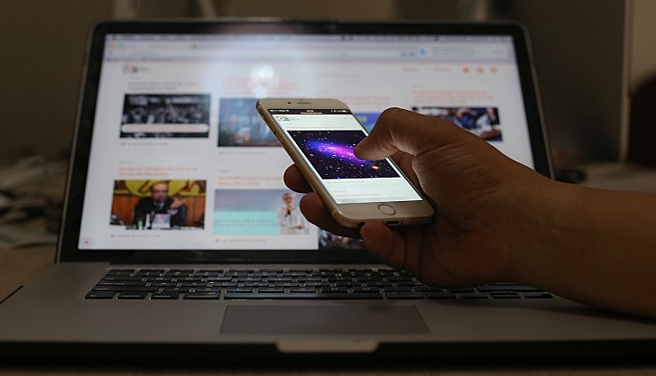 Equipamentos como o telefone celular incorporaram novas funcionalidades e aplicativos, ampliando as possibilidades de comunicação