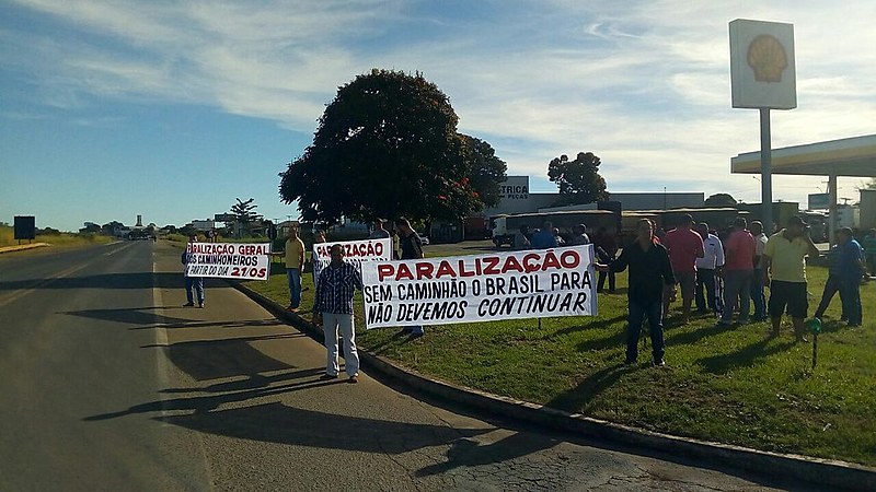 BR-050, em Goiás, é um dos pontos de concentração de caminhoneiros em paralisação contra a alta do diesel