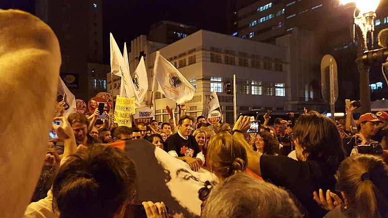 Haddad afirma que só estará tranquilo quando Lula estiver solto