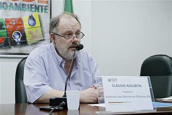 "Essa culpa nós não temos. Ao contrário, fizemos amplos debates"