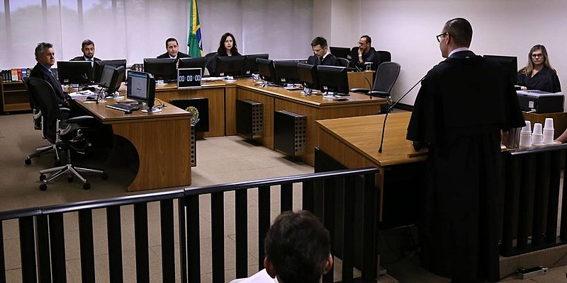 Desembargadores da 8ª Turma do Tribunal Regional Federal da 4ª região deram nova sentença a Lula no caso do sítio em Atibaia