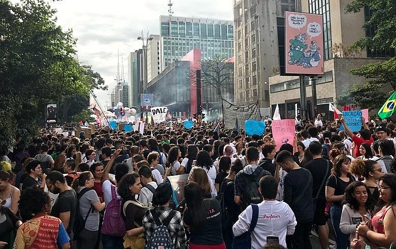 Durante a manifestação, ministro da educação prestava esclarecimentos em sabatina na Câmara Federal