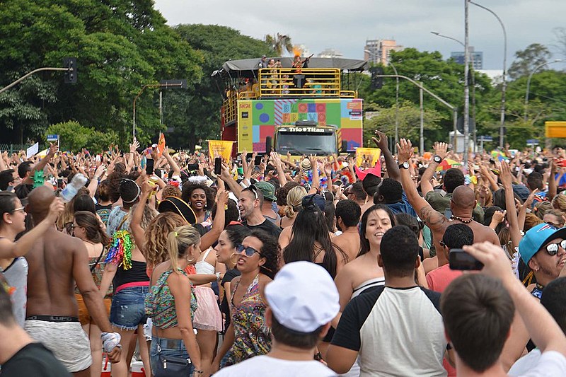 Bloco Frevo Mulher, comandado pela cantora Elba Ramalho no Ibirapuera