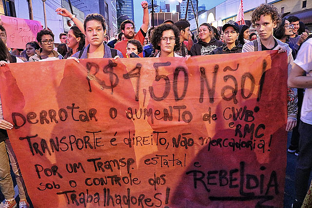 Contra o aumento da tarifa , movimentos sociais, estudantes e apoiadores realizaram protestos