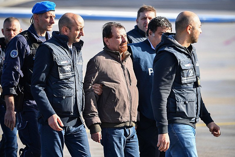 Cesare Battisti chegou a Roma na manhã desta segunda-feira (14)