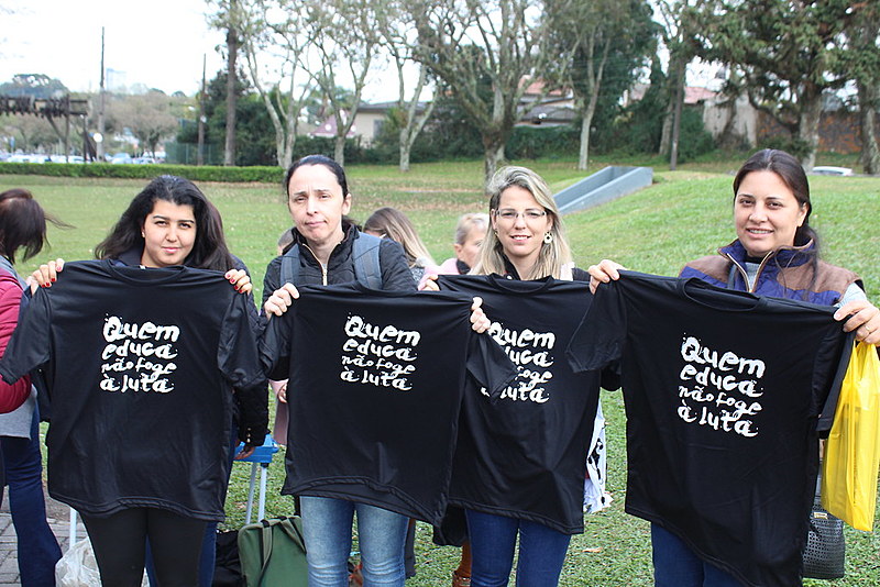 Evento que integra a Semana de Estudos Pedagógicos da Prefeitura de Curitiba contou com manifestações dos professores de educação infantil