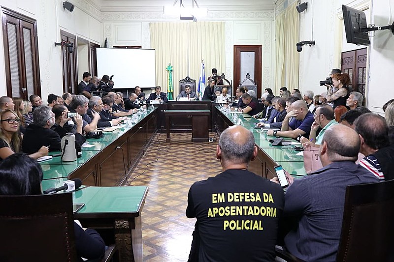Ato foi seguido por uma audiência pública na Alerj que discutiu aposentadoria dos policiais com parlamentares