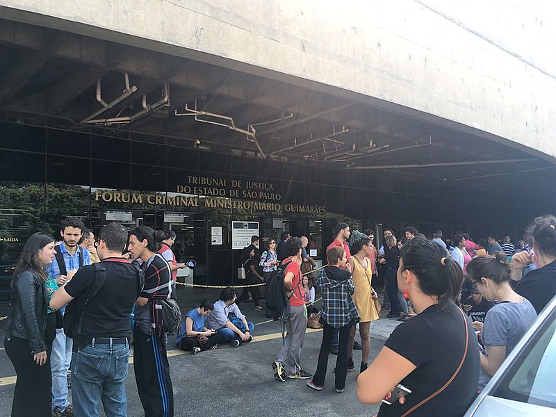 Ativistas, familiares e amigos aguardavam a decisão da Audiência de Custódia no Fórum Criminal Barra Funda, em São Paulo
