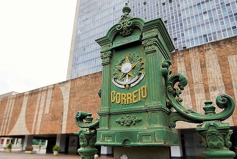Os Correios, empresa pública criada em 1663 e que mantém alto padrão de atendimento, está na mira do governo Bolsonaro