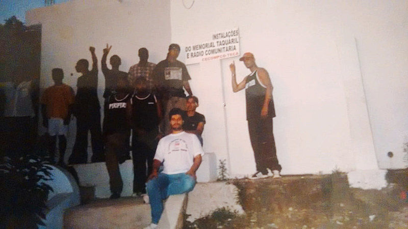 A rádio nasceu em meados de 2003 e funcionava em uma estrutura onde ficava a caixa d’água que abastecia obras da região