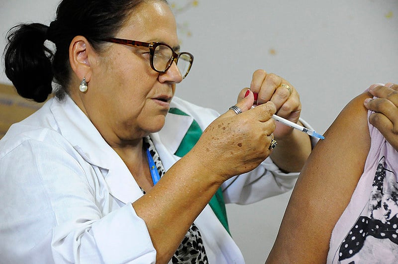 O uso de preservativo é muito importante para a prevenção de DSTs