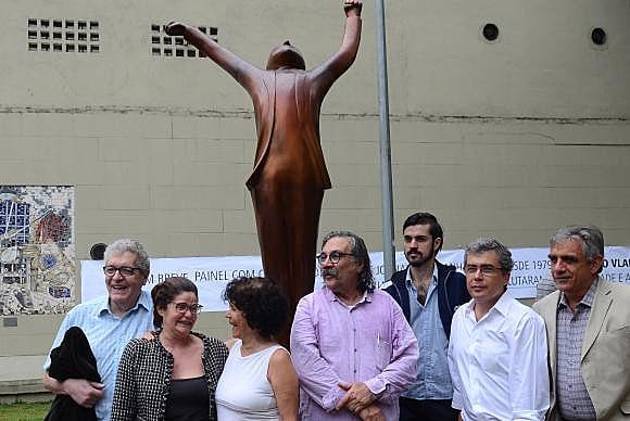 La escultura "Vlado Vitorioso", de Elifas Andreato,fue inaugurada en octubre de 2016, en el marco de los 41 años de la muerte del periodista