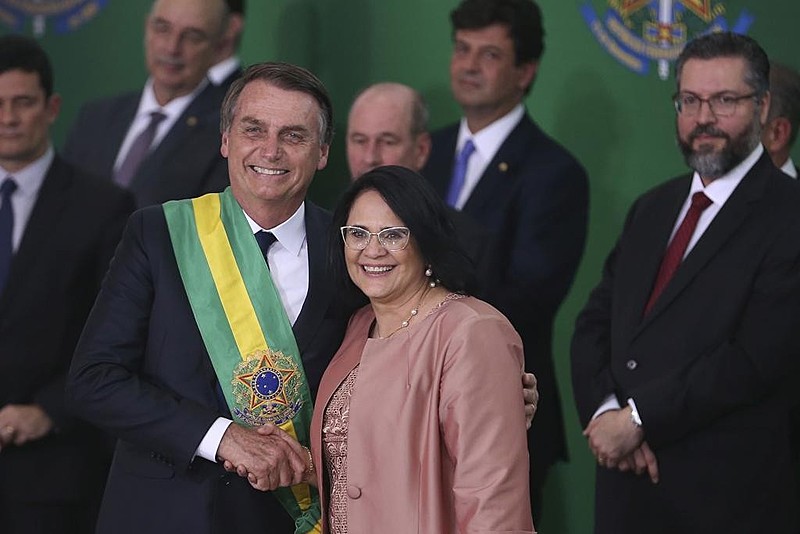 O presidente Bolsonaro e a ministra de Direitos Humanos, Damares Alves: inspiração para marchinhas do carnaval 2019