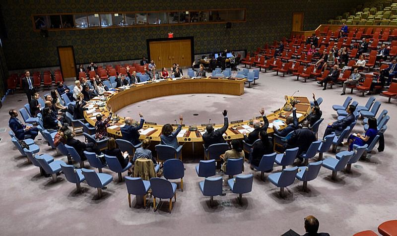 EUA  impediram a adoção unânime de uma declaração proposta pelo Reino Unido condenando o bombardeio em Tajoura, perto de Trípoli