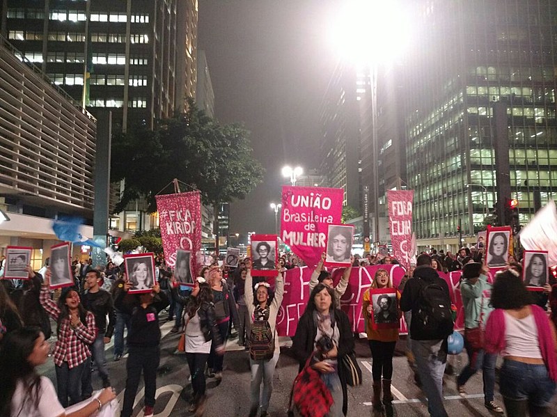 Com uma temperatura de 17° na capital paulista, as presentes negociaram com a Polícia Militar (PM) de seguir pela Rua Augusta até a Praça do Roosevelt, centro da cidade, onde finalizarão o ato.