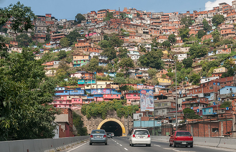 Vista de um bairro popular de Caracas
